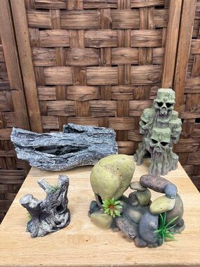 Aquarium Skull Rock and Plant Décor Set - Green and Gray